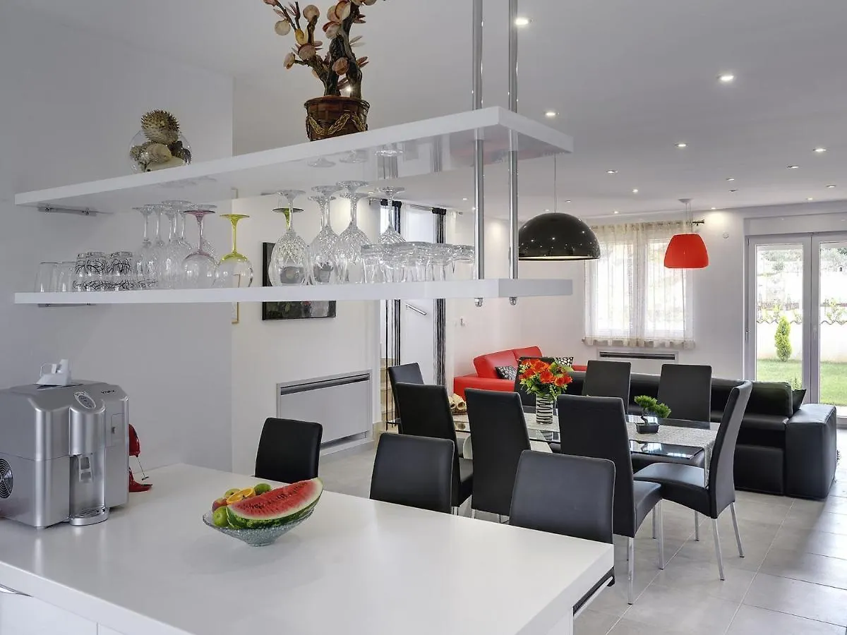 ヴィラ Modern Holiday Home With Pool In Bratulici Hreljići クロアチア