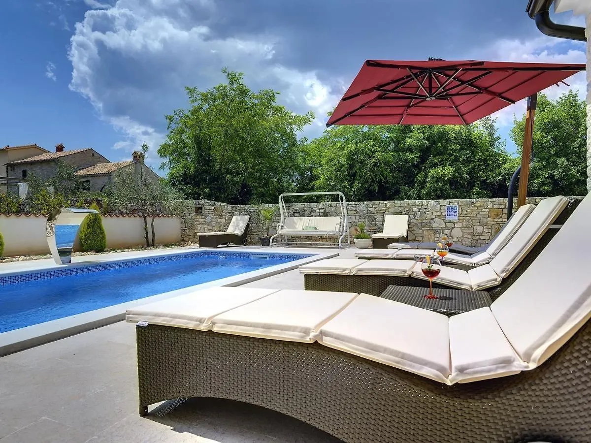 Modern Holiday Home With Pool In Bratulici Hreljići